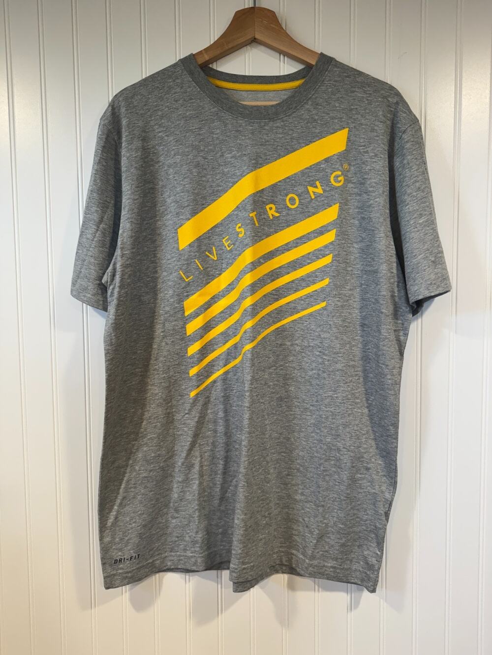 Nike Dri-FIT Men’s size Large Livestrong Gray Athletic T-Shirt